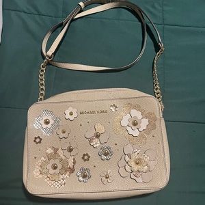 Michael Kors Pre-owned Beige Leather Jet Set Floral Embellished Crossbody Bag